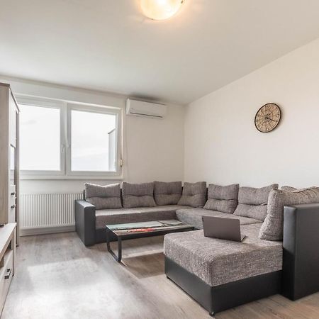 Cosy Apartment Hugo Osijek Exterior photo